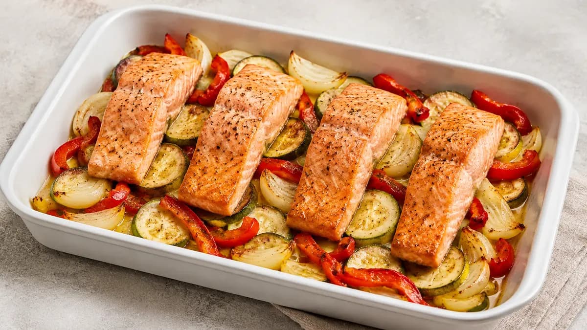 Fotografía ilustrativa de Salmón al horno con brócoli